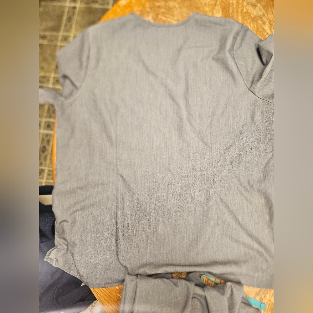 Figs Scrub Set In Gray WOMENS XL/P - Picture 8 of 9